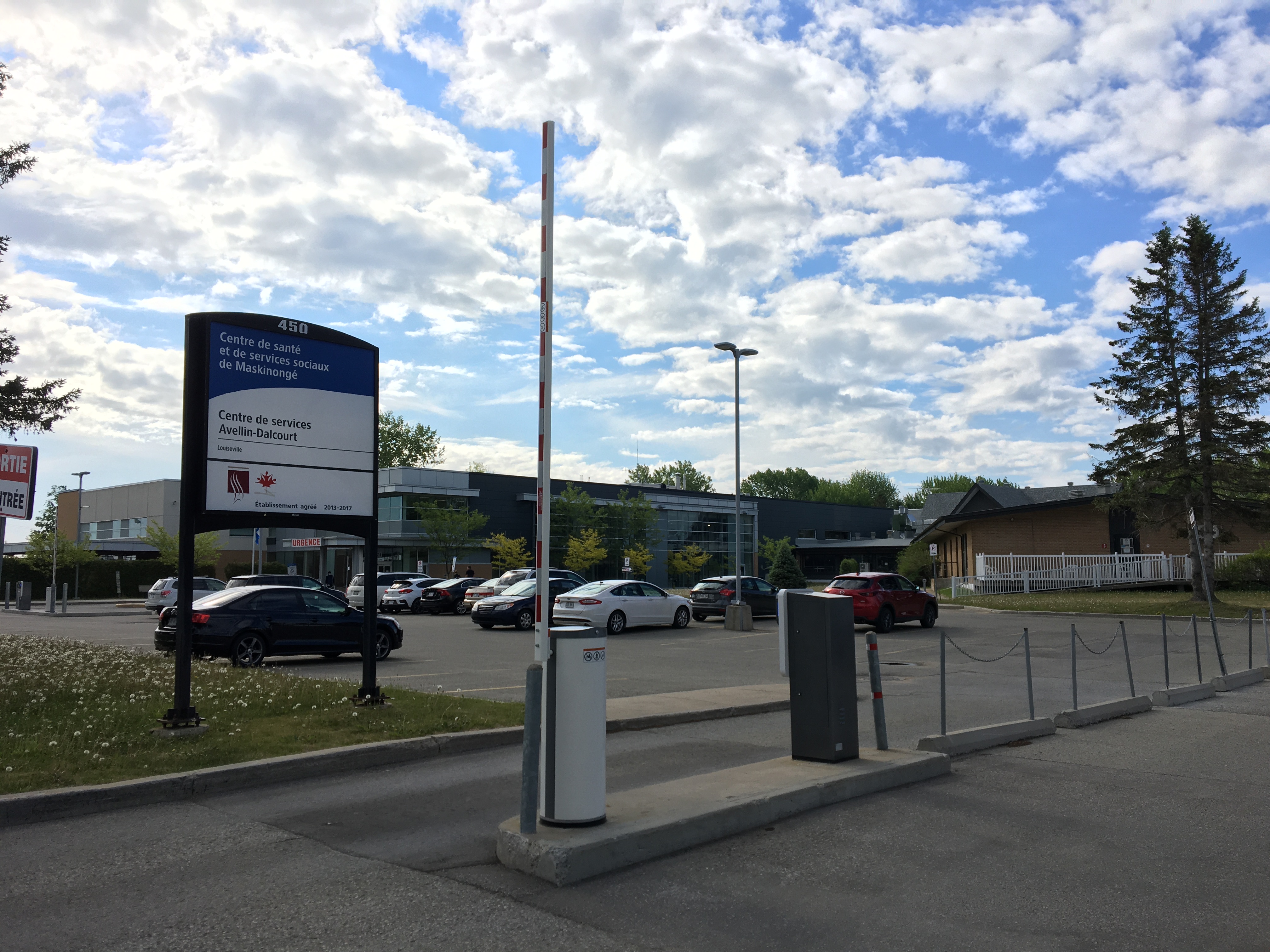 Centre de services Avellin-Dalcourt: le stationnement ...